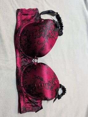 Push-Up Bra in Magenta with Black Lace Overlay - Unbranded